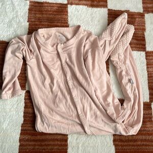 Kyte baby 12-18 button footie